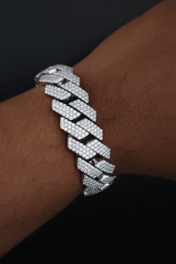 Iced Out 18 mm Miami Cuban Link Bracelet Made in 925Sterling Silver Studded With Shinny Moissanite Diamond For Birthday And Anniversary Gift
