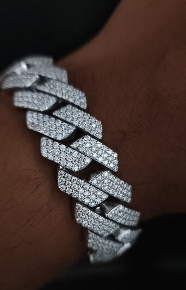 Iced Out 18 mm Miami Cuban Link Bracelet Made in 925Sterling Silver Studded With Shinny Moissanite Diamond For Birthday And Anniversary Gift