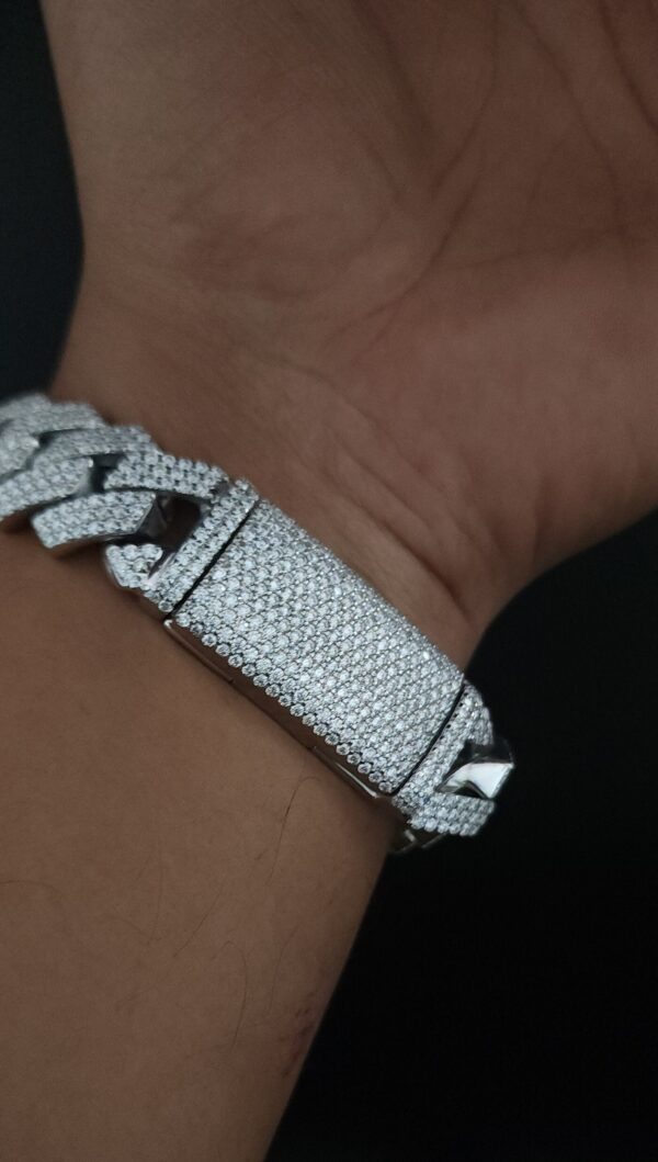 Iced Out 18 mm Miami Cuban Link Bracelet Made in 925Sterling Silver Studded With Shinny Moissanite Diamond For Birthday And Anniversary Gift