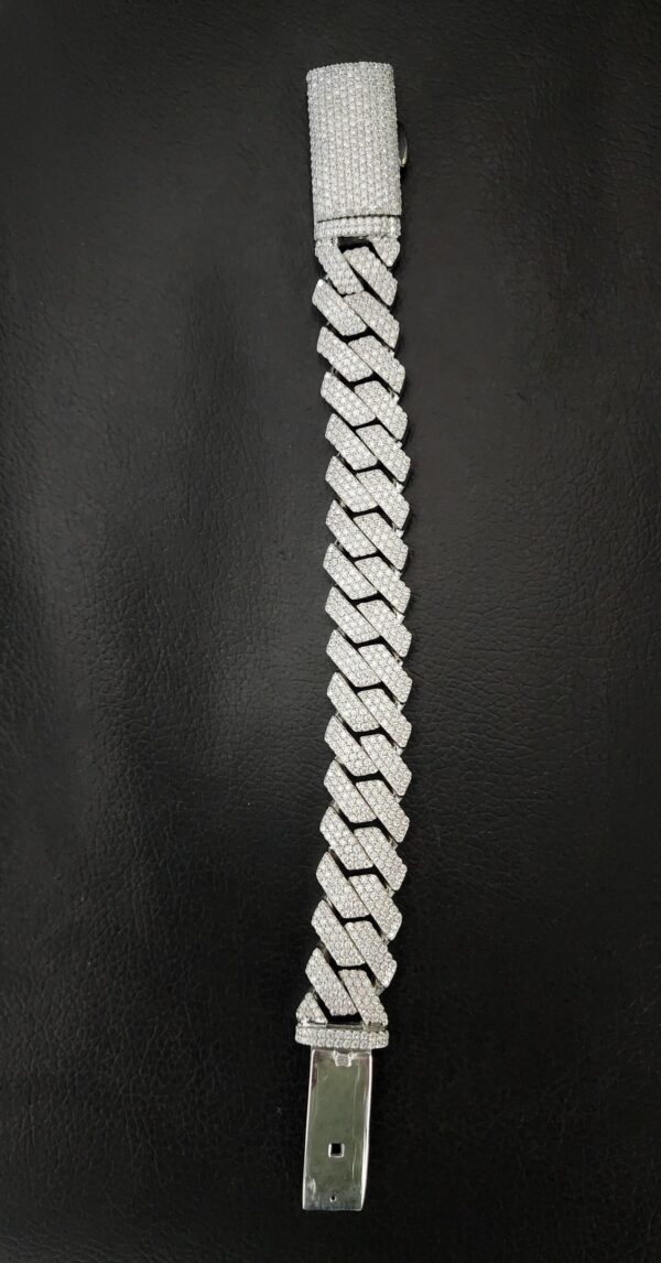 Iced Out 18 mm Miami Cuban Link Bracelet Made in 925Sterling Silver Studded With Shinny Moissanite Diamond For Birthday And Anniversary Gift