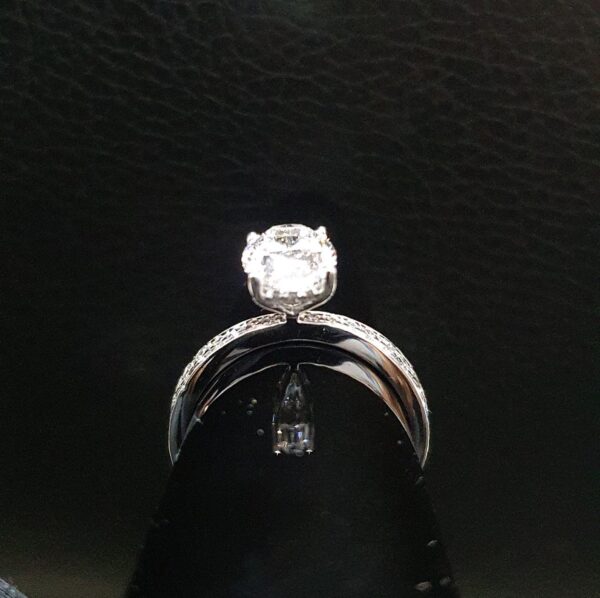 Oval Solitaire Ring Made in 10/14 KT Gold Embellished with Shinny Moissanite Diamonds For Birthday And Anniversary Gift For Special Person