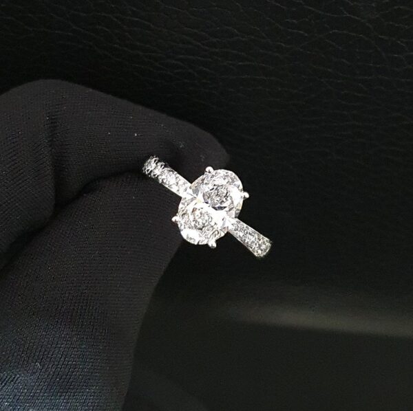 Oval Solitaire Ring Made in 10/14 KT Gold Embellished with Shinny Moissanite Diamonds For Birthday And Anniversary Gift For Special Person