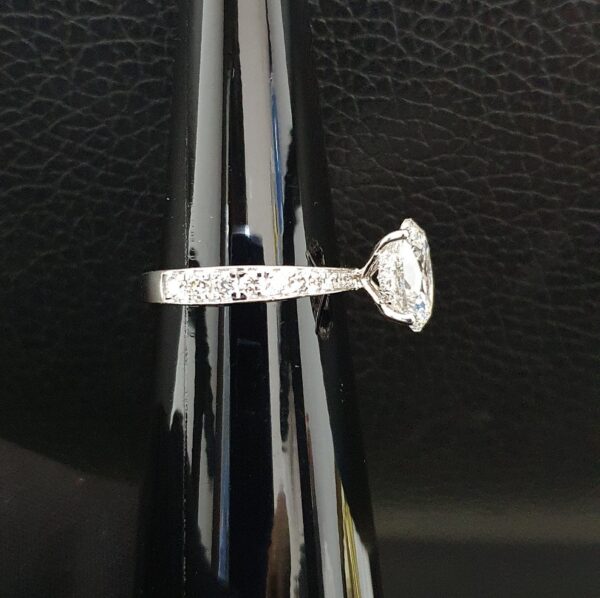 3 Ct Oval cut Solitaire Ring Made in 14k Gold Studded with VS1 F Color IGI Certified Lab Grown Diamond