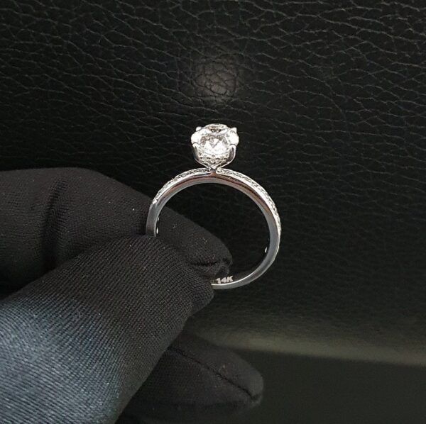 3 Ct Oval cut Solitaire Ring Made in 14k Gold Studded with VS1 F Color IGI Certified Lab Grown Diamond