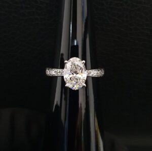3 Ct Oval cut Solitaire Ring Made in 14k Gold Studded with VS1 F Color IGI Certified Lab Grown Diamond