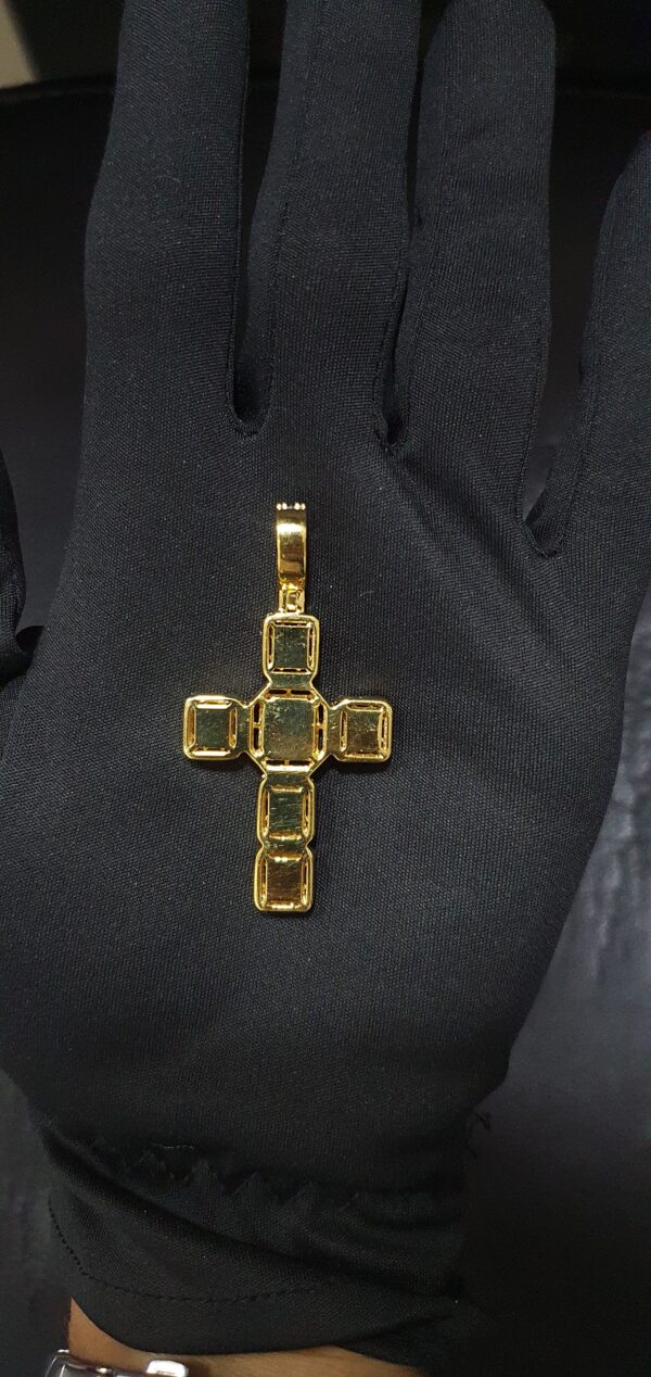 Iced Out Cross Pendant Made In 18 / 14 / 10 KT Gold Embellished With Shinny Moissanite Diamonds For Religious And Memorial Gift