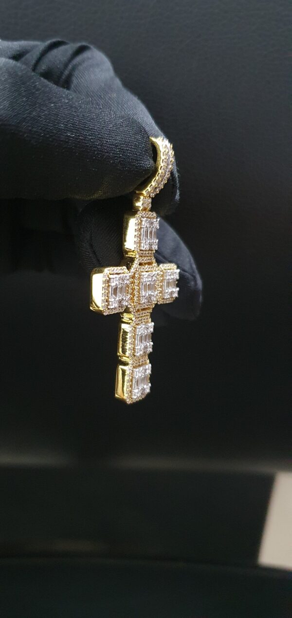 Iced Out Cross Pendant Made In 18 / 14 / 10 KT Gold Embellished With Shinny Moissanite Diamonds For Religious And Memorial Gift
