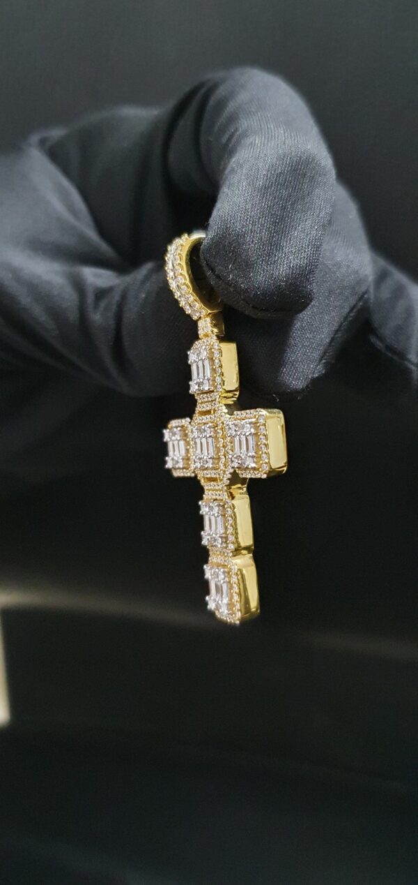 Iced Out Cross Pendant Made In 18 / 14 / 10 KT Gold Embellished With Shinny Moissanite Diamonds For Religious And Memorial Gift