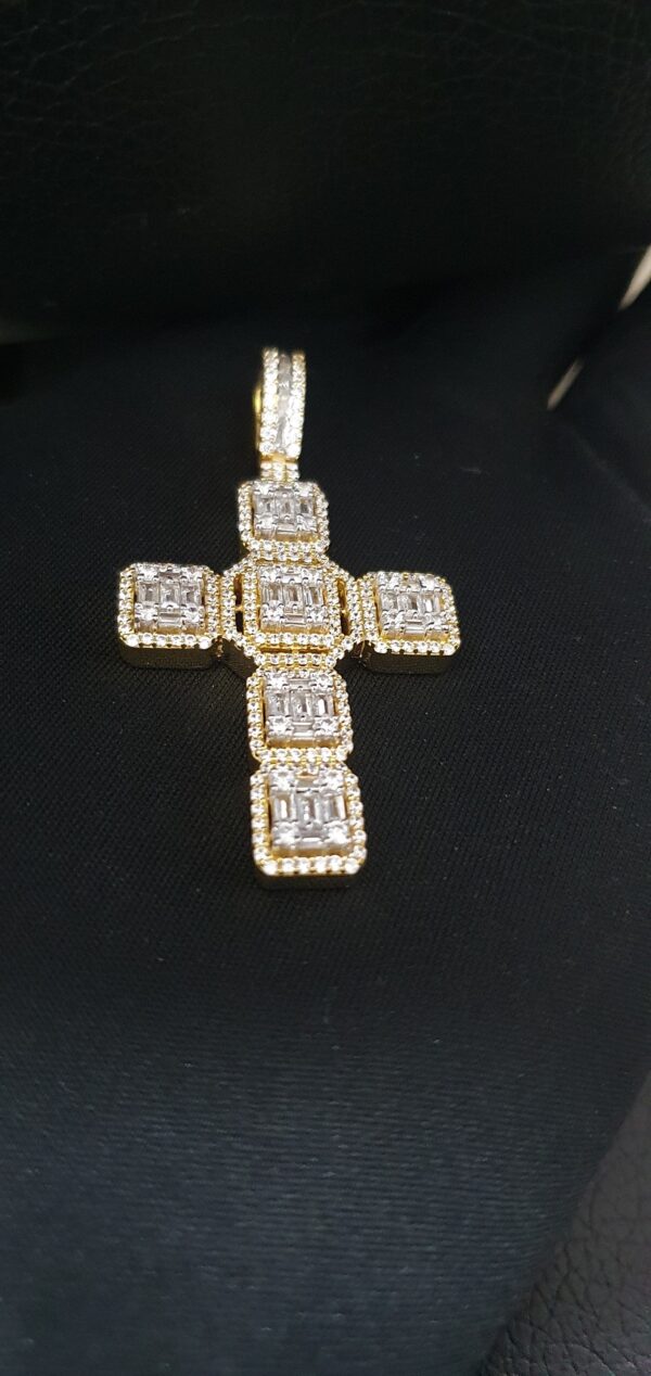 Iced Out Cross Pendant Made In 18 / 14 / 10 KT Gold Embellished With Shinny Moissanite Diamonds For Religious And Memorial Gift