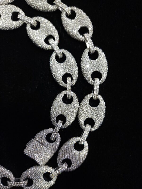 Iced Out Luxury Men's Chain Made In 925 Sterling Silver Studded With Shinny Moissanite Diamond For The Anniversary And Birthday Gift To Him