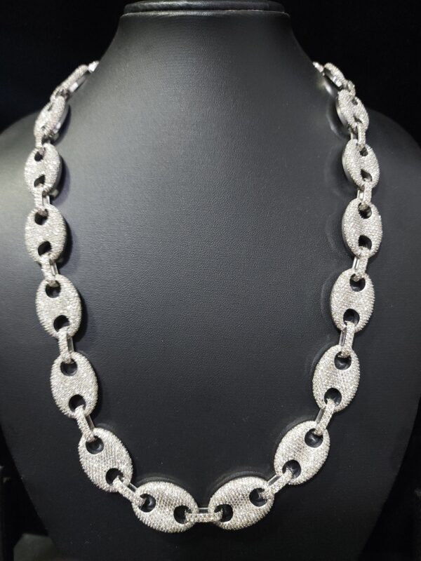 Iced Out Luxury Men's Chain Made In 925 Sterling Silver Studded With Shinny Moissanite Diamond For The Anniversary And Birthday Gift To Him