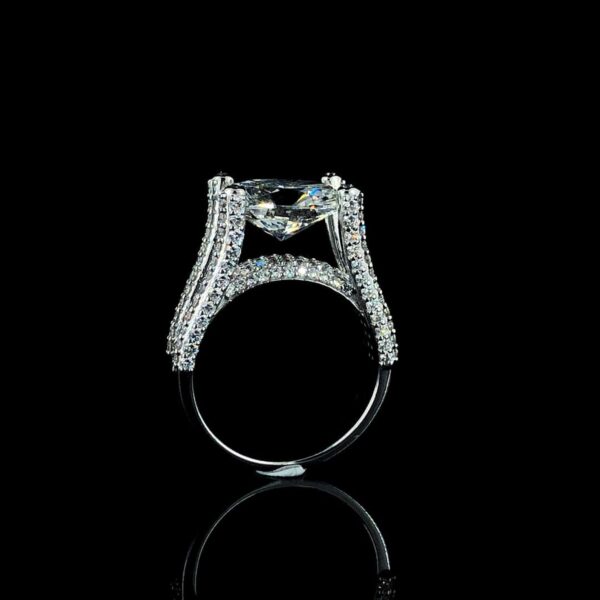 Oval Beauty Solitaire Ring For Women's Made in 18/14/10 kt Gold Studded With IGI Certified Lab Grown Diamond For Bridal And Anniversary Gift