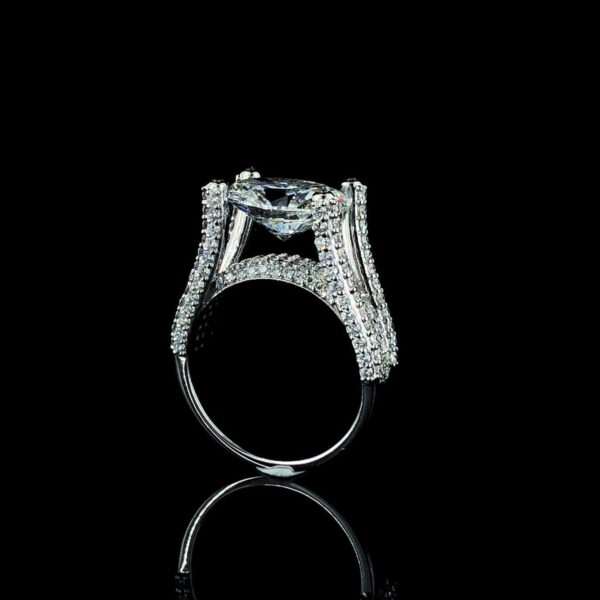 Oval Beauty Solitaire Ring For Women's Made in 18/14/10 kt Gold Studded With IGI Certified Lab Grown Diamond For Bridal And Anniversary Gift