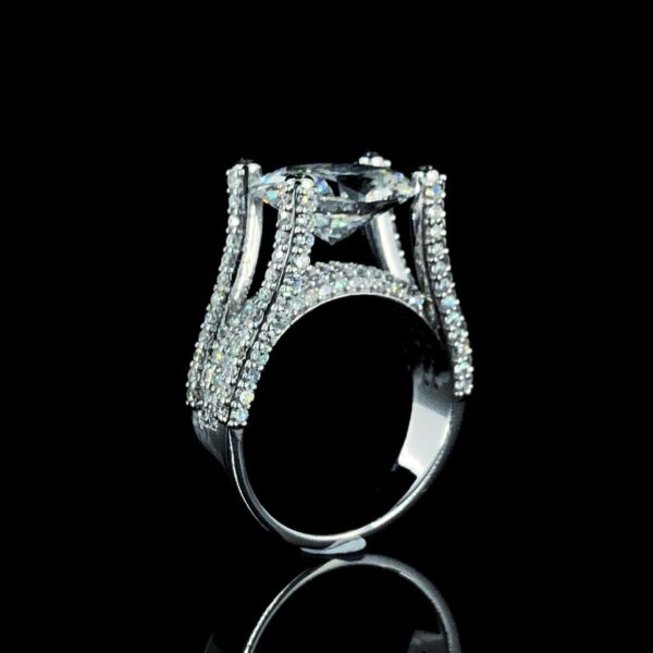 Oval Beauty Solitaire Ring For Women's Made in 18/14/10 kt Gold Studded With IGI Certified Lab Grown Diamond For Bridal And Anniversary Gift