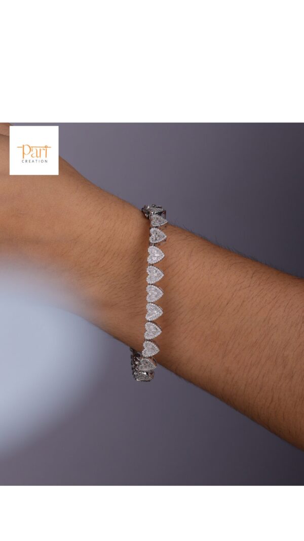 Ethereal Love Golden Heart Link Bracelet With 14 KT / 10 KT Gold And Shinny Moissanite Diamond For The Special One As An Anniversary Gift