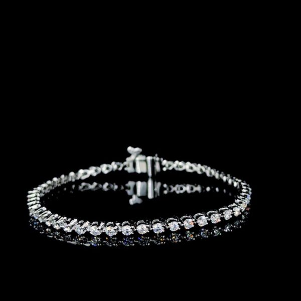 Luxury Round Lab Diamond Bracelet Made In 18 / 14 / 10 KT Gold Embellished With Certified Diamonds For The Birthday And Anniversary Gift