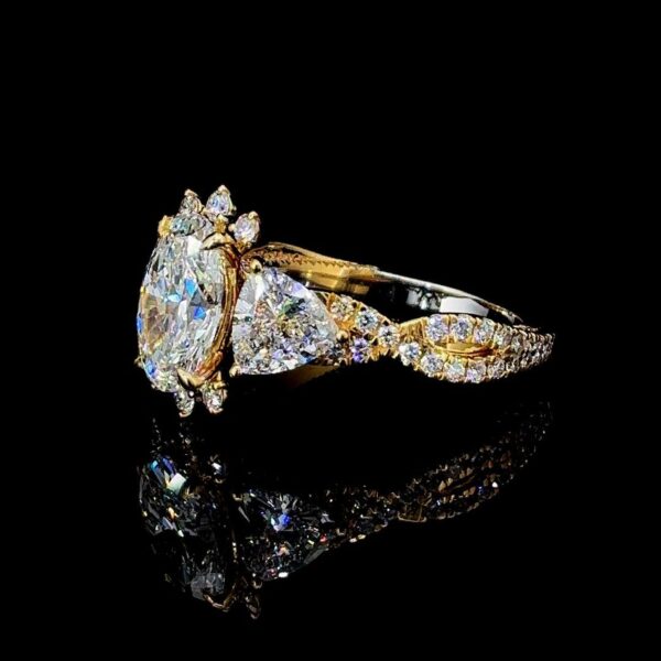 Luxury Oval Cut Diamond Cluster Iced Out Ring Made In 18/14/10 KT Gold Embellished With Shinny Moissanite Diamonds For The Anniversary Gift