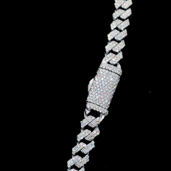 Iced Out Round Diamond 6 MM Cuban Link Chain Made In 925 Sterling Silver Studded With Shinny Moissanite Diamonds For The Birthday Gift