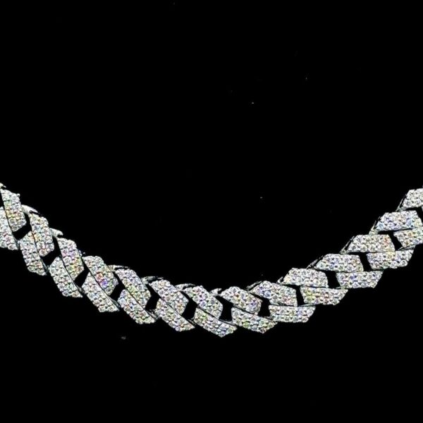 Iced Out Round Diamond 6 MM Cuban Link Chain Made In 925 Sterling Silver Studded With Shinny Moissanite Diamonds For The Birthday Gift